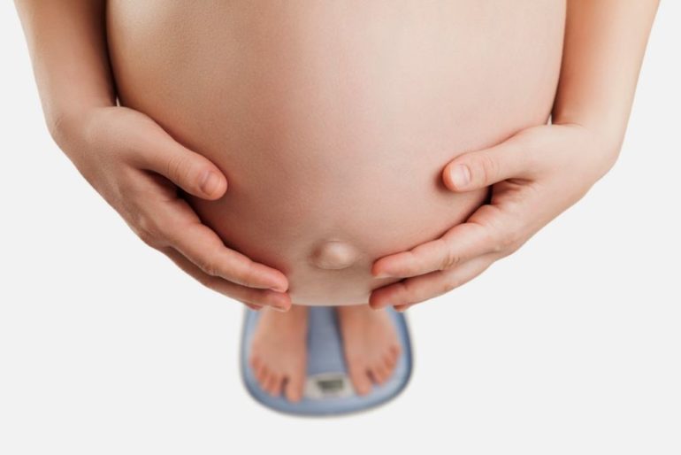 Младенцев начинают лечить от ожирения еще до рождения