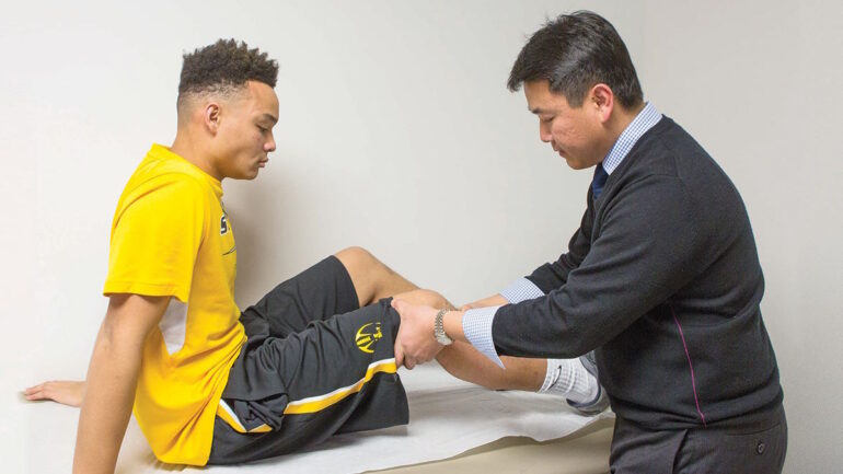 Почему болят суставы в молодом возрасте: несколько причин, о которых вы не думали