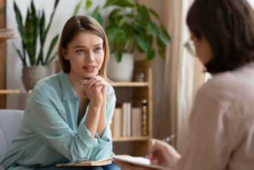 Чем психотерапевт отличается от психолога и психиатра?